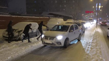 Erzurum'da Yoğun Kar Yağışı Etkili Oldu