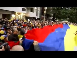 Download Video: Venezolanos se manifestan frente a embajada en México, piden a Obrador desconocer a Maduro