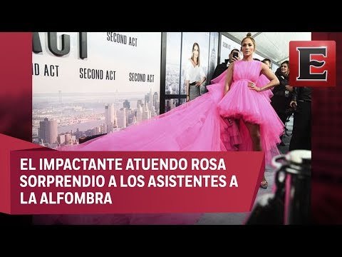 JLo sorprende con su outfit en la premier de 'Jefa por Accidente'