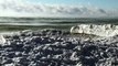 Ces images de la plage Dog Beach à Toronto, Canada recouverte par les glaces... Impressionnant