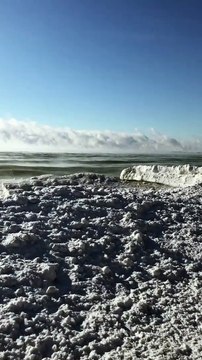 Ces images de la plage Dog Beach à Toronto, Canada recouverte par les glaces... Impressionnant