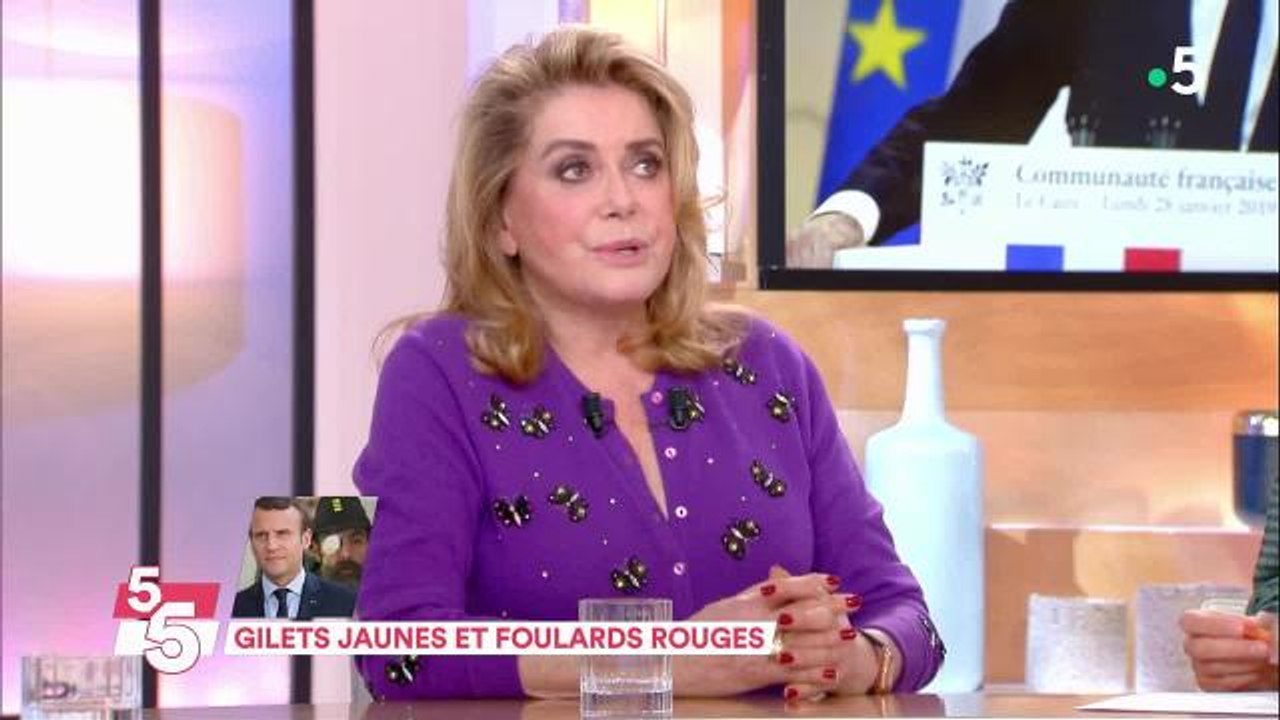 "Je trouve ça extrêmement choquant" : Catherine Deneuve réagit aux critiques contre Emmanuel Macron