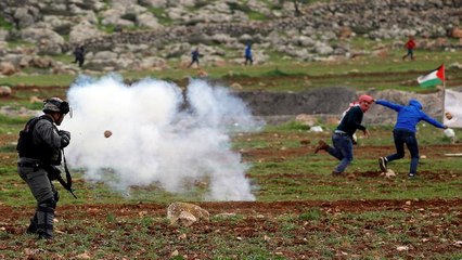 Download Video: شاهد: اشتباكات بين فلسطينيين وجنود إسرائيليين شمال الضفة الغربية