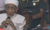 KH Maimoen Zubair Isyaratkan Dukung Jokowi