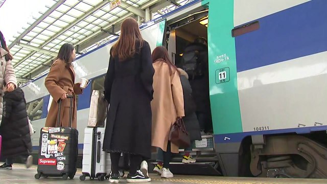 정겨운 고향 가는 길 ...귀성객들 '북적' / YTN