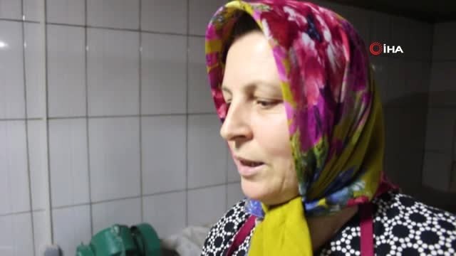 Kadın Fırıncı Odun Ateşinde Köy Ekmeği Üretiyor