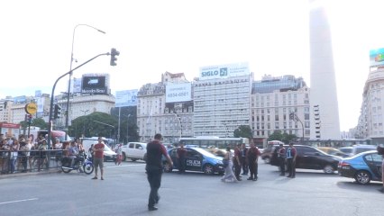 Dos muertos y más de 40 heridos en el incendio de un hotel en Buenos Aires