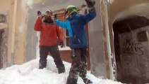 Hautes-Alpes : ils descendent la vieille ville de Briançon en snowboard après de fortes chutes de neige