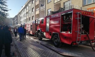 Açık unutulan ütü öğrenci evini yaktı