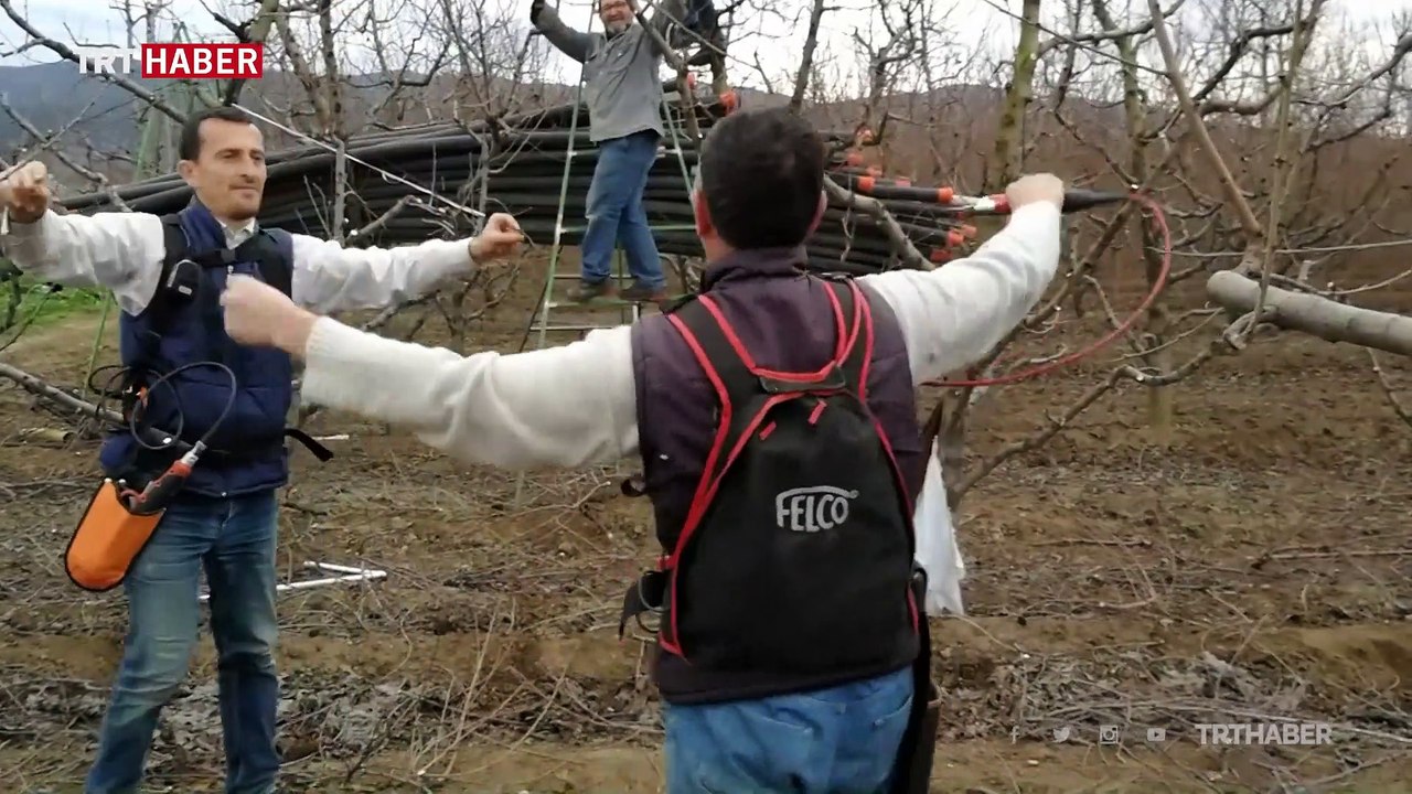 Çiftçiler hem çifte telli oynadılar hem çalıştılar