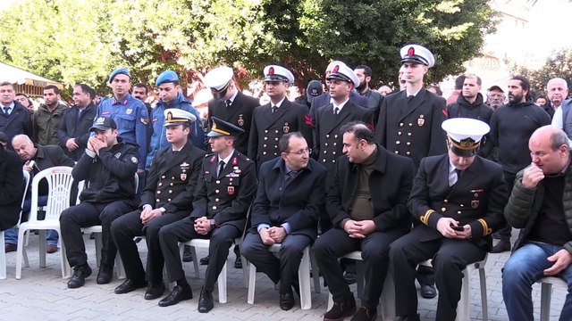 Adana'da asker uğurlamasına gidenleri taşıyan midibüsün devrilmesi