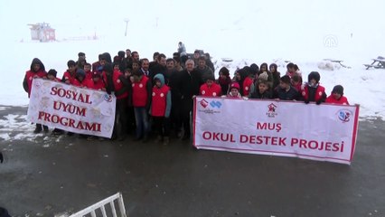 Koruma altındaki çocukların kayak keyfi - MUŞ