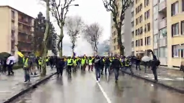 Valence : les gilets jaunes remontent l'avenue Victor-Hugo