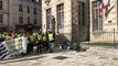 Gilets jaunes: rassemblement contre les violences devant la gendarmerie