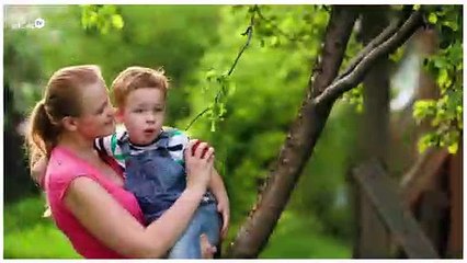 4 أمور مهمّة عند إطعام طفلكِ للمرّة الأولى