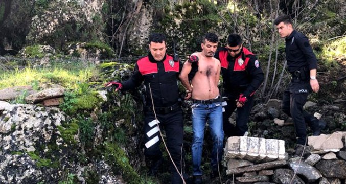 Zorla Girdiği Evde Bıçak Zoruyla Tecavüze Kalkışan Sapık,Yarı Çıplak Halde Ormanda Yakalandı