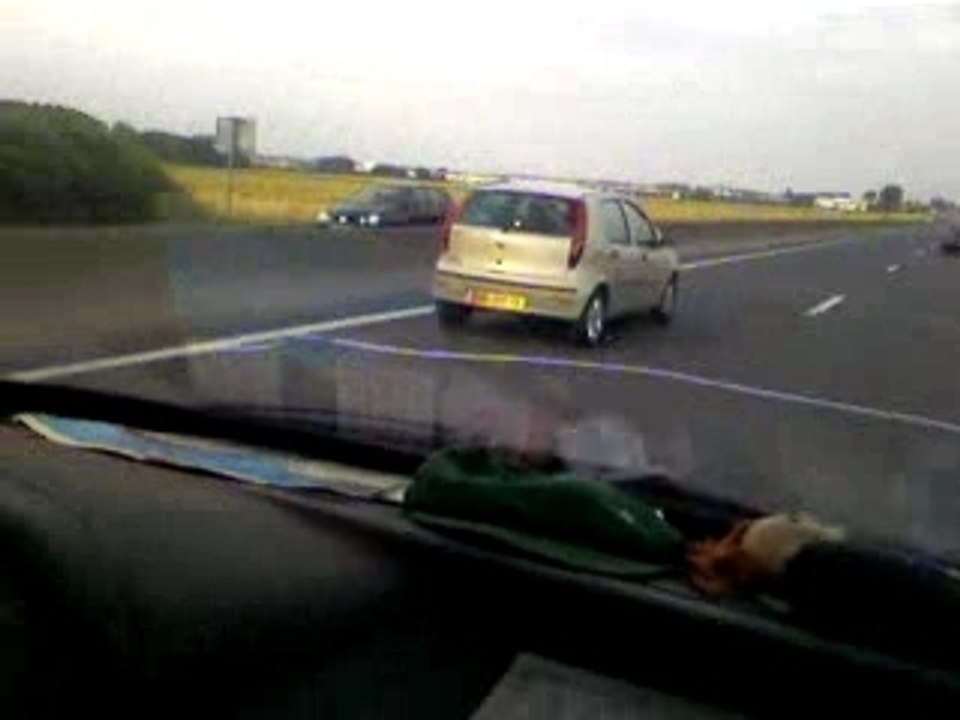 voiture dans camion pouet pouet !!