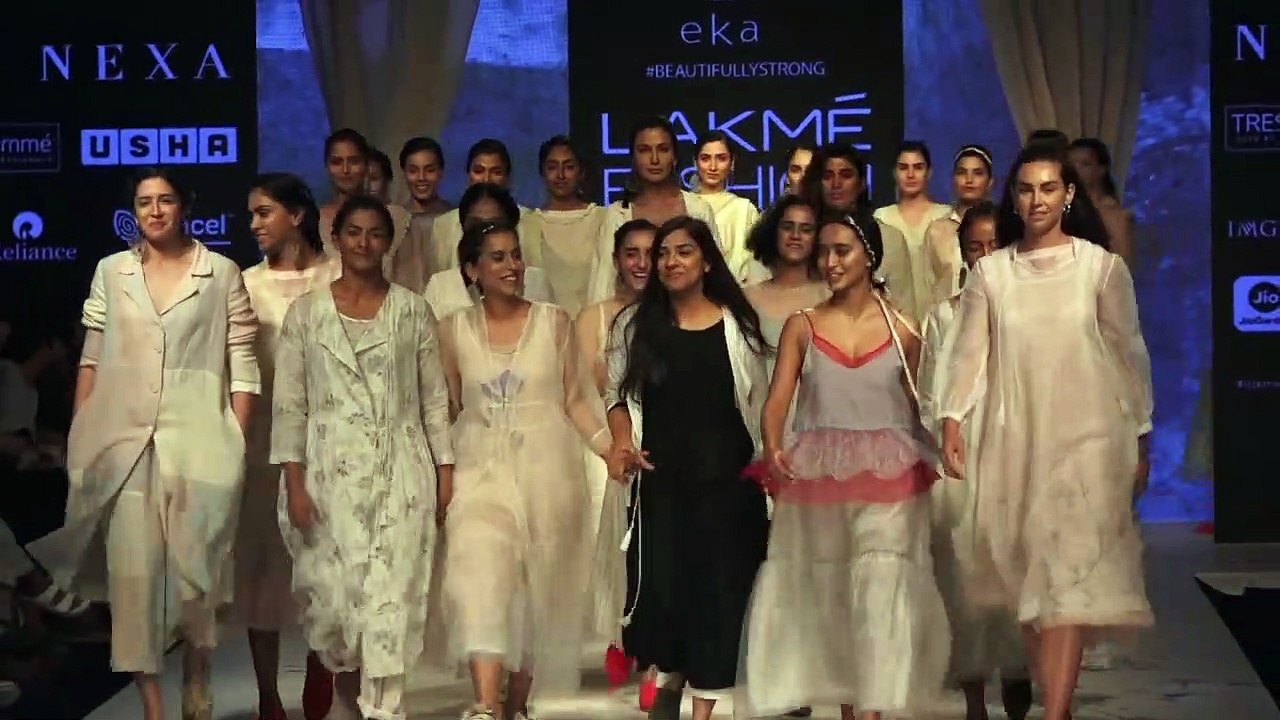 Wrestler Geeta Phogat packs a PUNCH at LFW