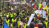 Francia, gilet gialli: scontri a Parigi, disordini in altre città