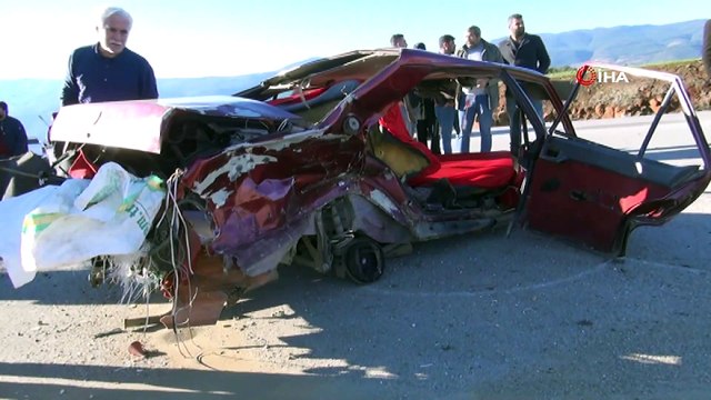 Feci kazada otomobil ortadan ikiye bölündü: 1 ölü