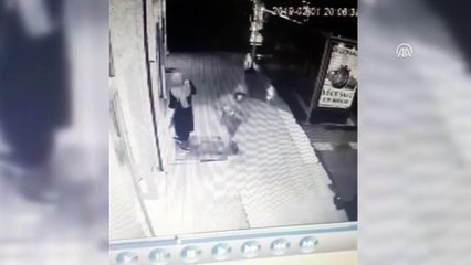 Kapkaç anı güvenlik kamerasına yansıdı - BATMAN