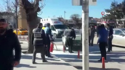 Motor Kısmından Alev Alan Otomobili Zabıtalar Söndürdü