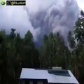 O vulcão Manam entrou em erupção de alto impacto.