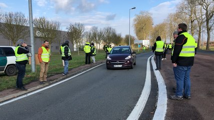 Les Gilets jaunes font du bruit au rond-point de La Monnerie