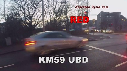 KM59UBD - Jumping a red light in a rush to join a traffic queue - North Anderson Drive, Aberdeen