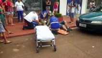 Atropelado por carro, homem sofre grande lesão na perna