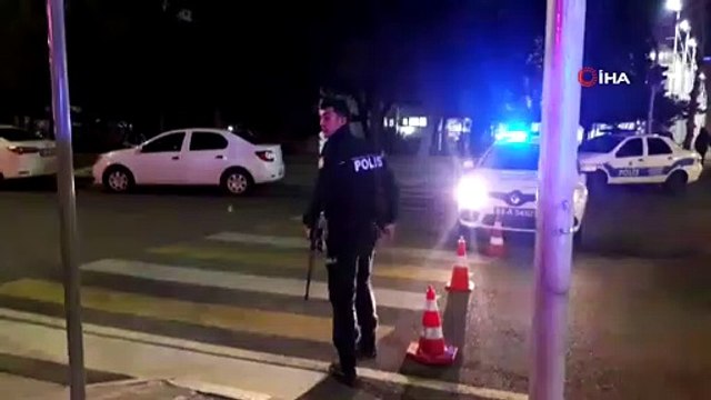 Şanlıurfa İl Emniyet Müdürlüğü önünde üzerinde bomba olduğunu ve patlatacağını söyleyen kişi polis tarafından ayağından vurularak etkisiz hale getirildi.