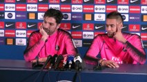 PSG : Gigi Buffon et Alphonse Areola ensemble face à la presse