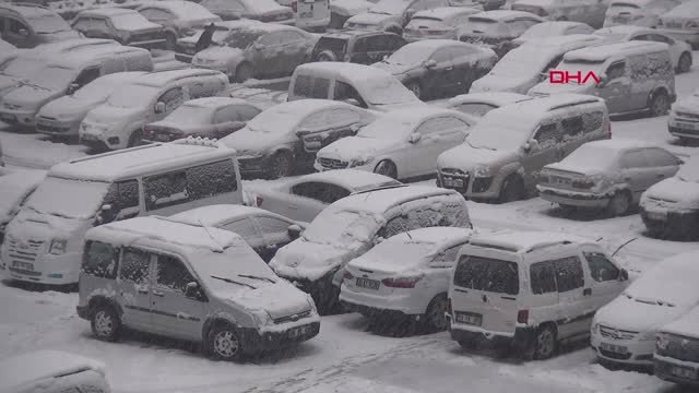 Van'da 321 Yerleşim Biriminin Yolu Kardan Kapandı