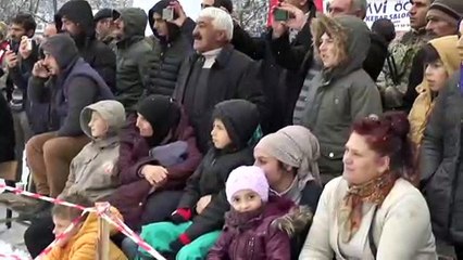 Açık havada kar yağışı altındaki güreşler büyük ilgi çekti - ARTVİN