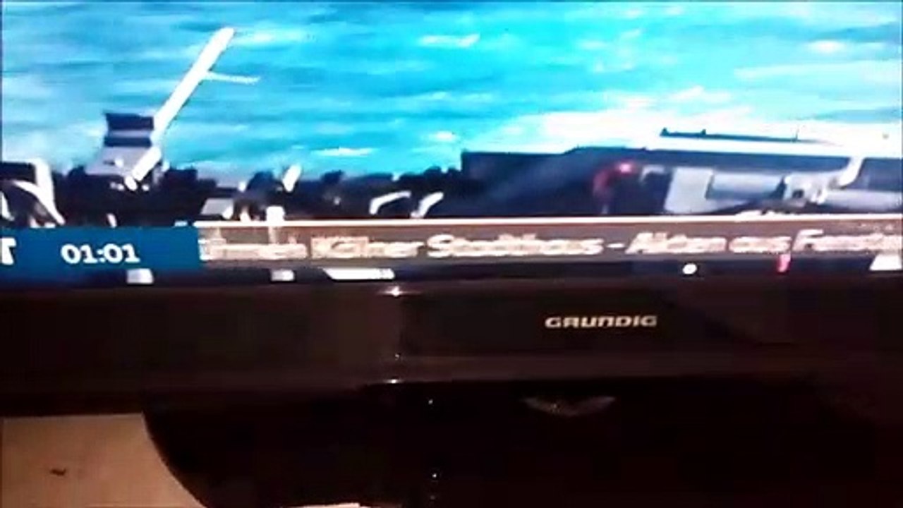 Linke-stuermen-Koelner-rathaus--weiter-so-Armee-kommt-mit-Maschienpistolen