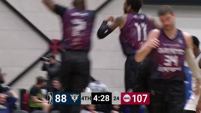 Marcus Thornton shows off the vision for the slick assist