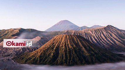 Lautan Pasir Gunung Bromo Berubah Menjadi Sungai