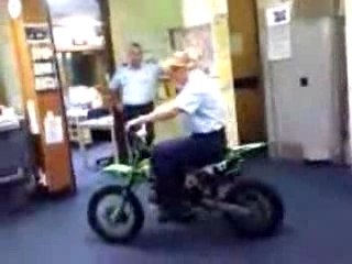 Police Quelle Conne!!! Au KFC de Clermont Ferrand