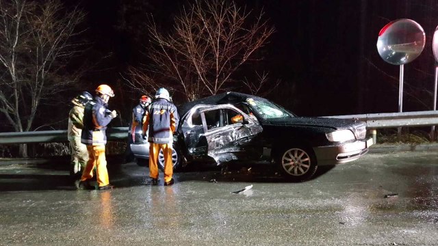 봉화서 승합차·택시 충돌...1명 사망·3명 부상 / YTN