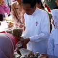 Jokowi Beli Bambang Goreng, Iriana Borong Kuping Gajah untuk Jan Ethes