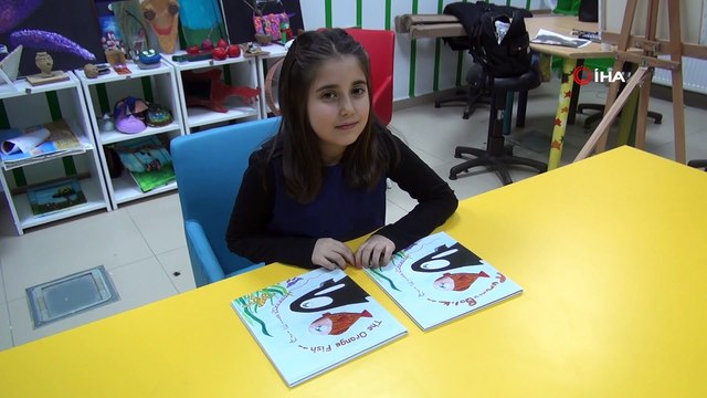 Küçük Asil yaşıtları için hikaye kitabı yazdı