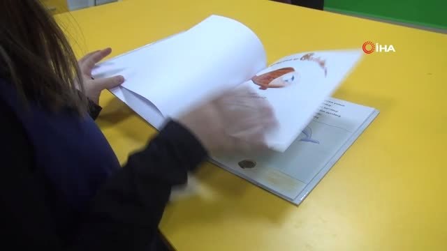 Küçük Asil Yaşıtları İçin Hikaye Kitabı Yazdı