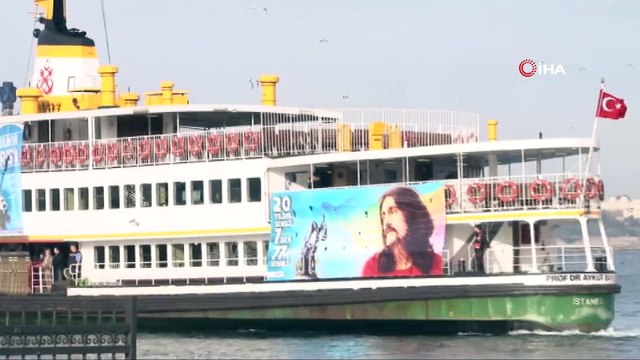 Şarklılar ‘Barış’ için söyleniyor...Barış Manço severler Kadıköy İskelesi’ne akın etti