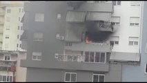 Report TV - Shpërthen bombola e gazit, merr flakë apartamenti në Fier, nuk ka të lënduar