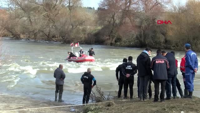 Çanakkale Derede Kaybolduğu İddia Edilen Araç ve İçindeki İki Kişi İçin Arama Çalışmaları Sürüyor