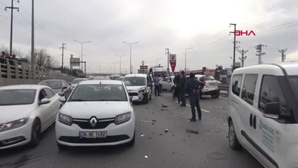 Kocaeli Gebze'de 6 Araç Birbirine Girdi 5 Yaralı