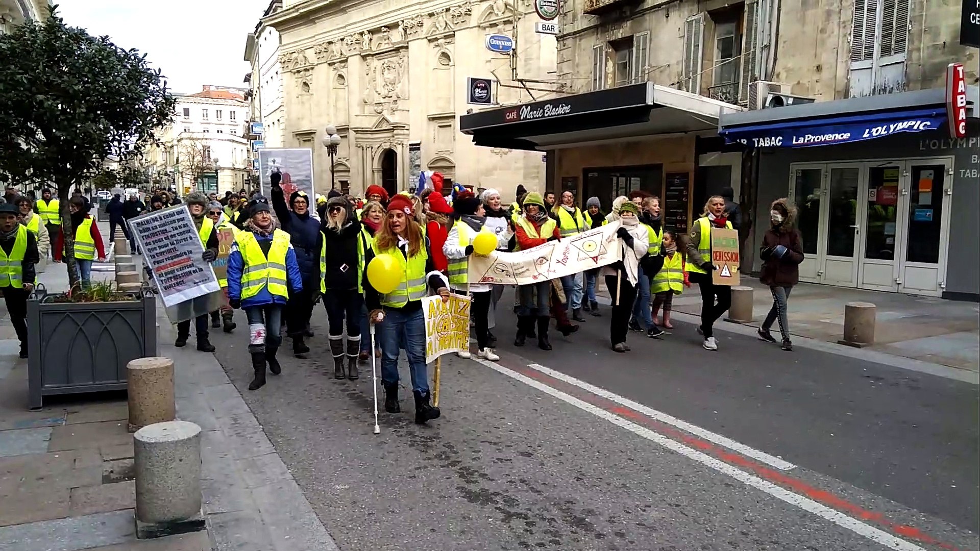 Avignon Les Femmes Gilets Jaunes Marchent Pour Lacte Xii
