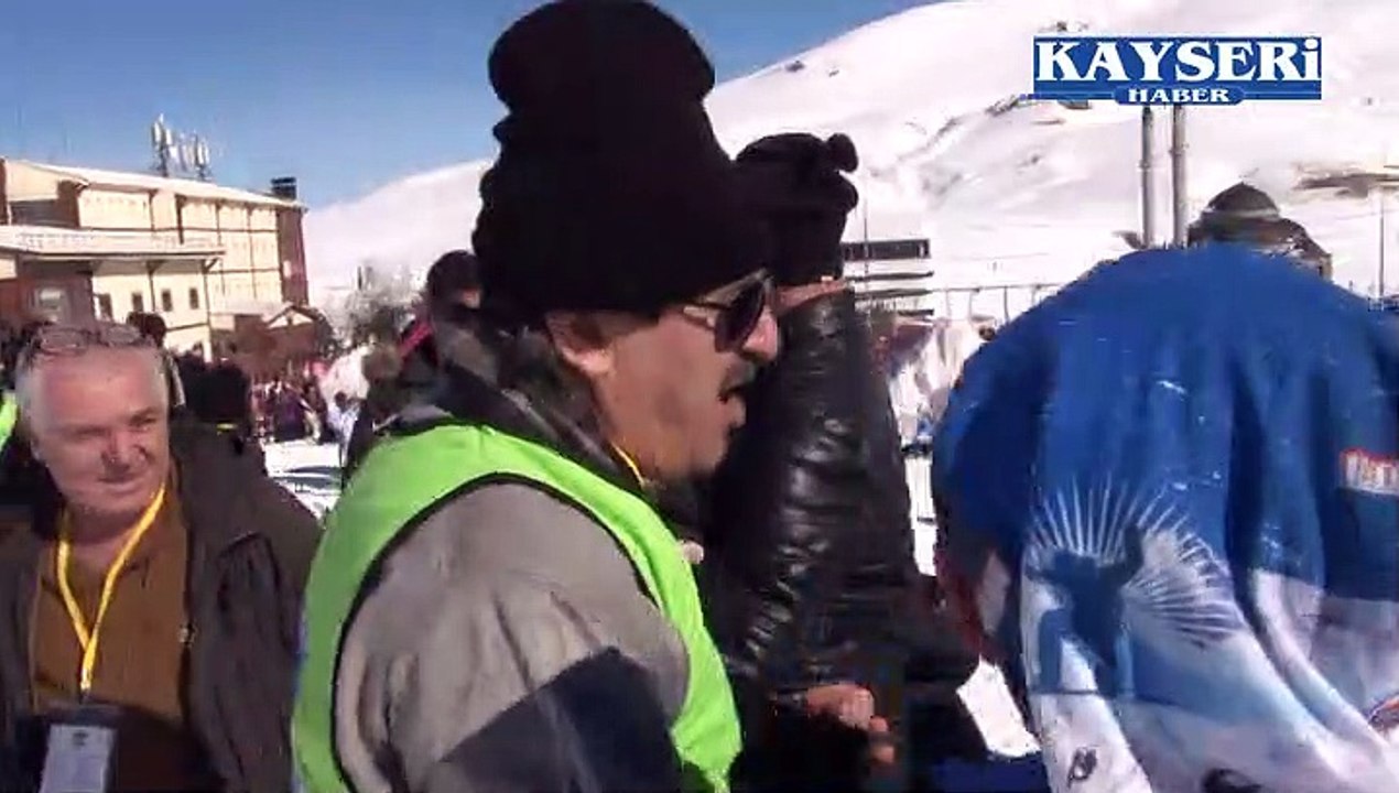 (3 Şubat 2019) GAZETECİLER EŞLERİYLE "ARTIK ÇEKİLMEZ OLDUN" DİYEREK YARIŞTI GAZETECİLER EŞLERİYLE "ARTIK ÇEKİLMEZ OLDUN" DİYEREK YARIŞTI