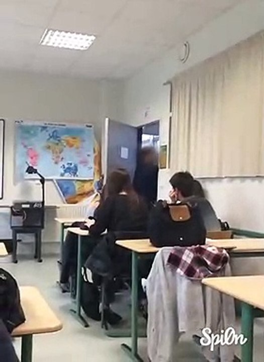 Quand un prof pète un plomb en classe