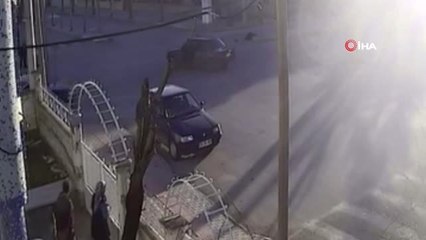 Karaman'da Otomobil ile Motosiklet Böyle Çarpıştı: 1'ağır 2 Kişi Yaralandı